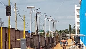 Can 100W solar street light connect to city grid?