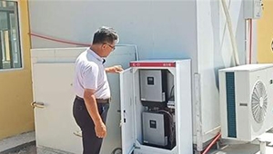 Solar power generation system supplies power to refrigeration equipment