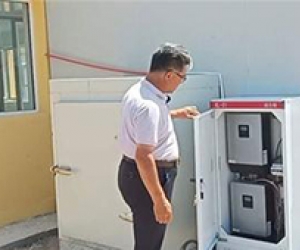Solar power generation system supplies power to refrigeration equipment